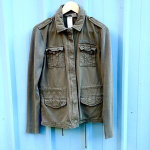 DEBT • women’s size large long sleeve army green zip / button up jacket